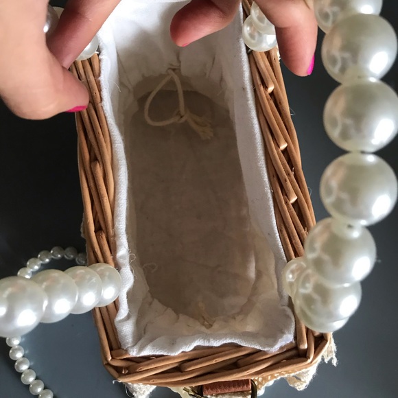 🌸Gorgeous Rare Pearl mini Bag🌼 - Picture 4 of 8